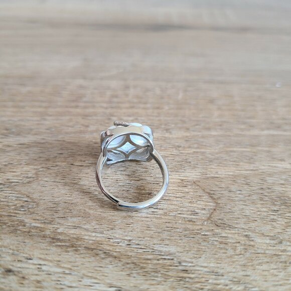 Faux pearl square ring. - Picture 5 of 6